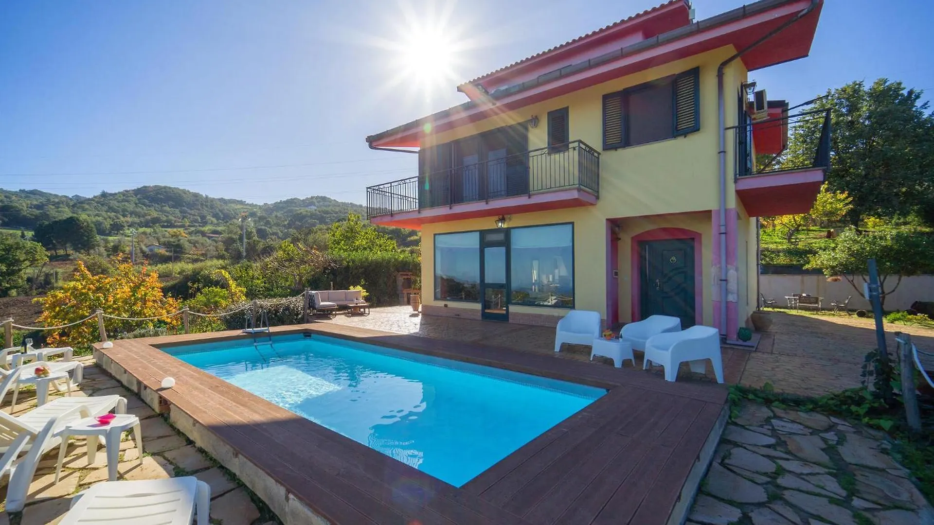 4 Bedroom Awesome Home In Caronia بيت للعطل