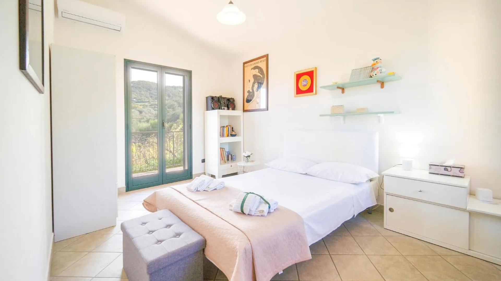 4 Bedroom Awesome Home In Caronia بيت للعطل