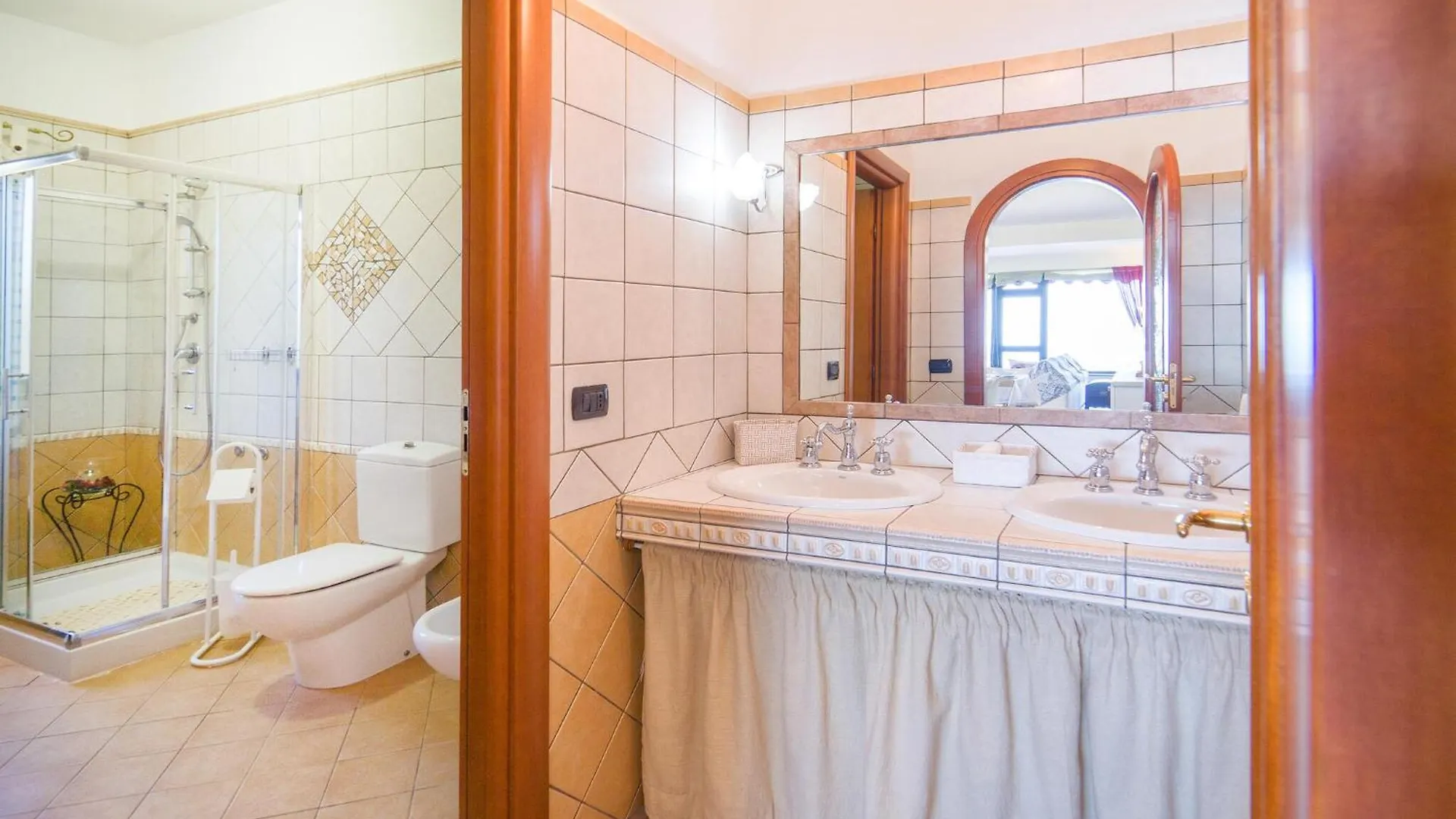 4 Bedroom Awesome Home In Caronia إيطاليا