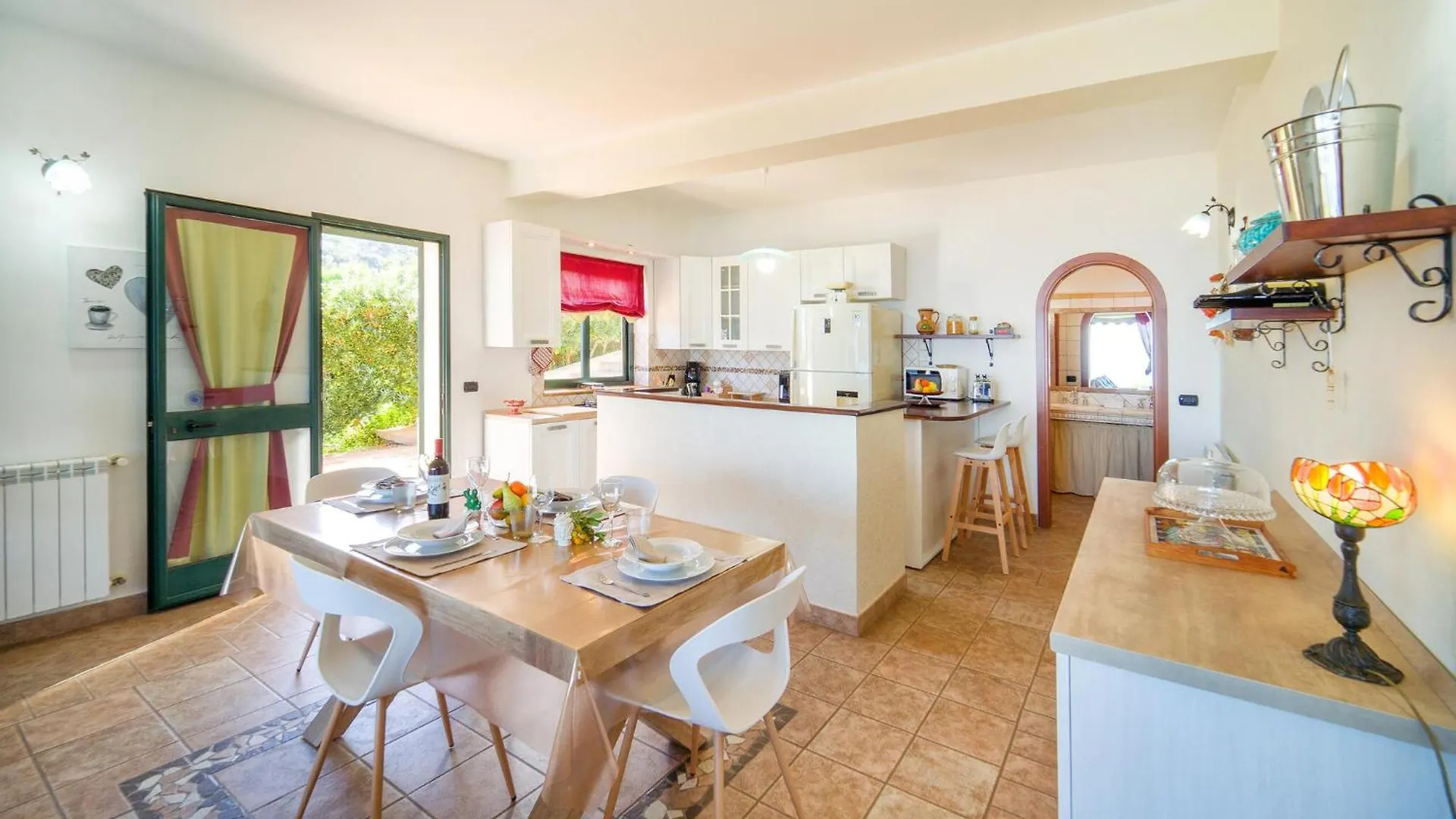 بيت للعطل 4 Bedroom Awesome Home In Caronia إيطاليا