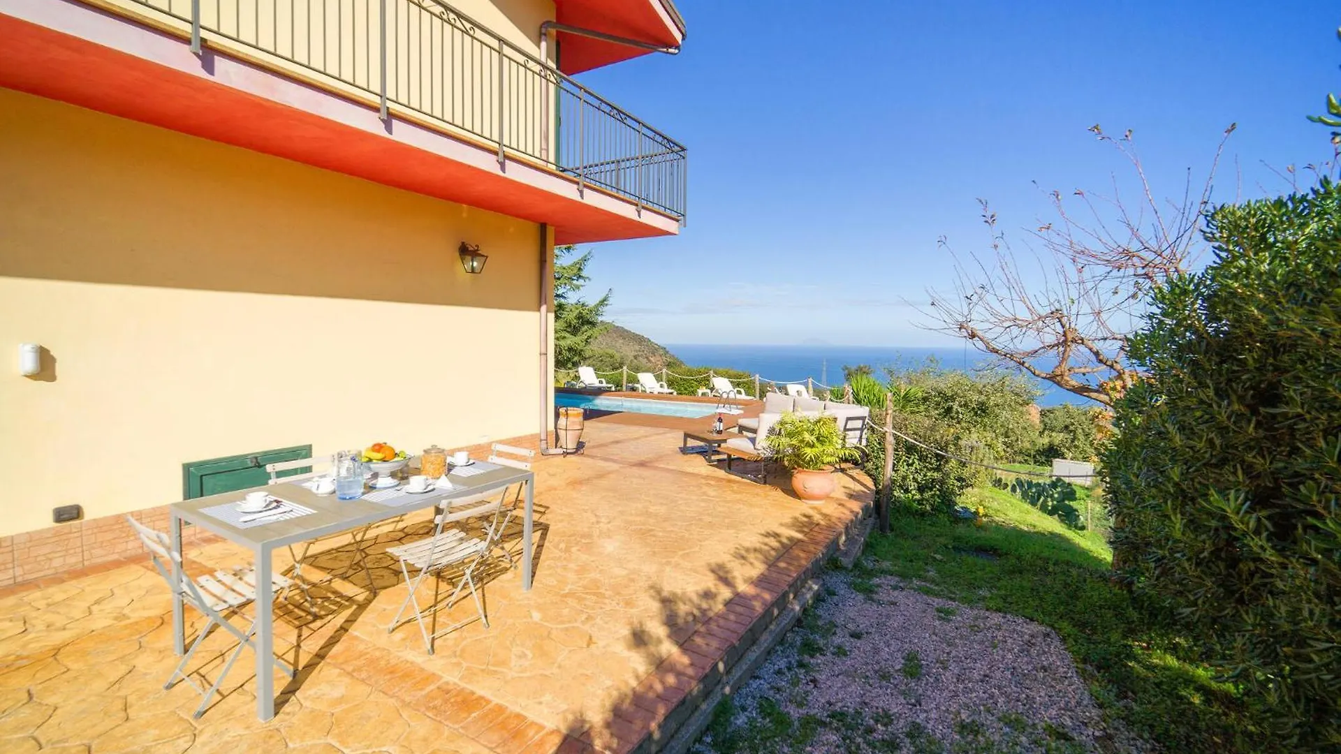 4 Bedroom Awesome Home In Caronia